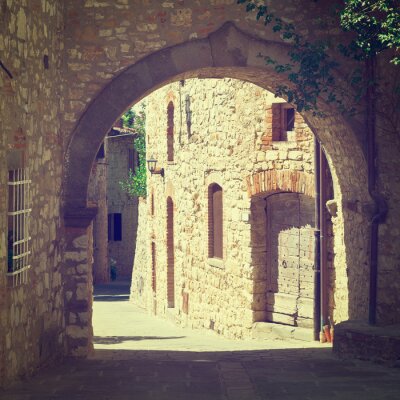 Middeleeuwse muren in de zon