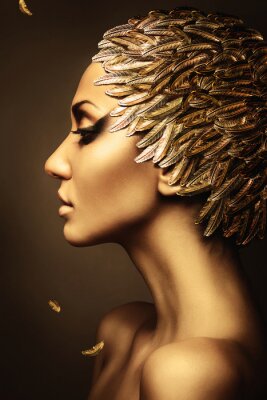 Poster mooie vrouw met gouden veren hoed