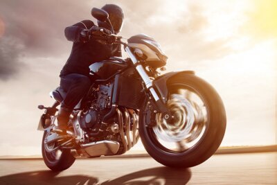 Motorbike bij zonsondergang
