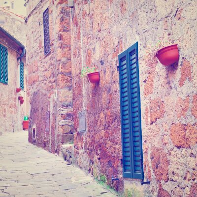 Muur met blauwe luiken