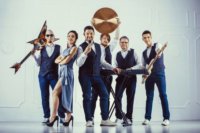 Poster Muziekband die in een studio presteren