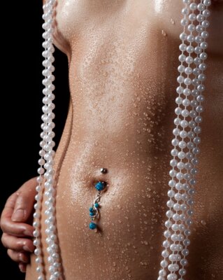 Poster Natte Torso Met Belly Button Piercing and Pearls