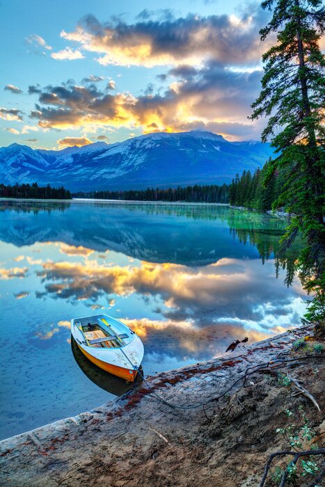 Poster Ochtendzonsopgang over Edith Lake in Nationaal Park Jasper