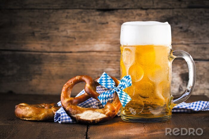 Poster Oktoberfest bier op een rustieke achtergrond