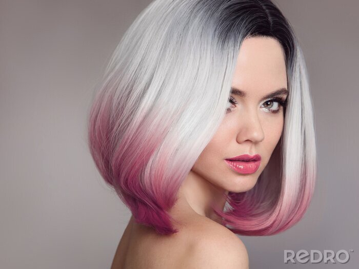 Poster Ombre korte bob kapsel. Mooie haarkleurende vrouw. Mode Trendy kapsel. Blond model met kort glanzend kapsel. Concept Kleur Haar. Schoonheidssalon.
