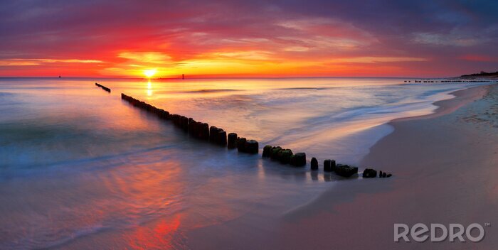 Poster Oranje zonsondergang over de Poolse zee