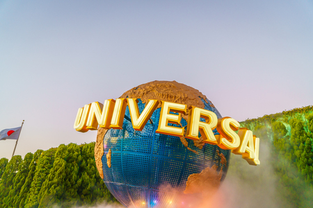 Poster OSAKA, JAPAN - 1 december 2015: Universal Studios Japan (USJ). Volgens 2014 Theme Index Global attractie Attendance Report, wordt USJ vijfde gerangschikt onder de top 25 pretparken wereldwijd.