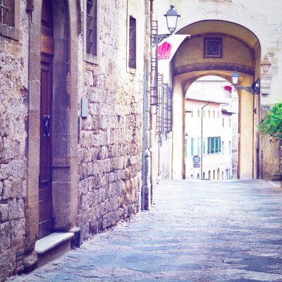 Oude historische straat in een huurkazerne