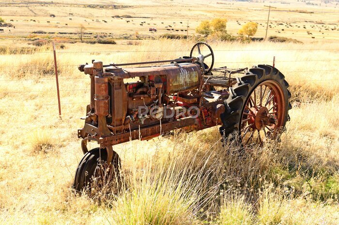 Poster Oude, roestige, verlaten tractor