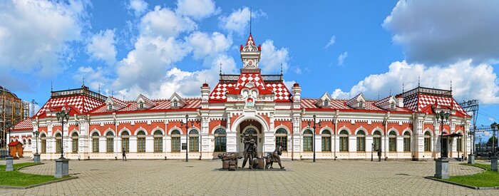 Poster Oude station gebouw in Yekaterinburg, Rusland