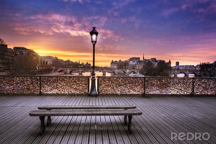 Poster Paarse wolken boven Parijs