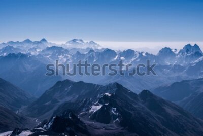 Poster Panorama van bergen met besneeuwde toppen