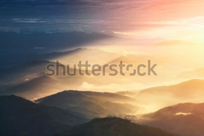 Poster Panorama van de bergen met de ondergaande zon