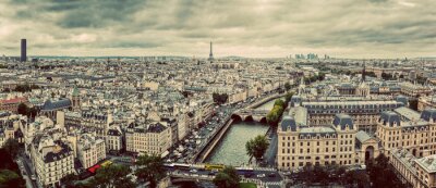 Parijs, Frankrijk panorama met Eiffeltoren, de rivier de Seine en bruggen. Wijnoogst