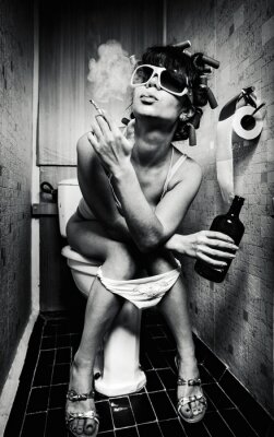 Poster Portret van een vrouw op toilet
