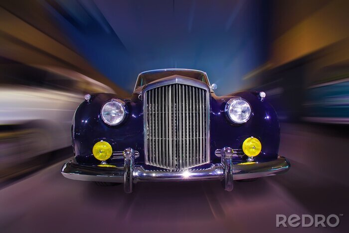 Poster retro auto beweegt op straat stad