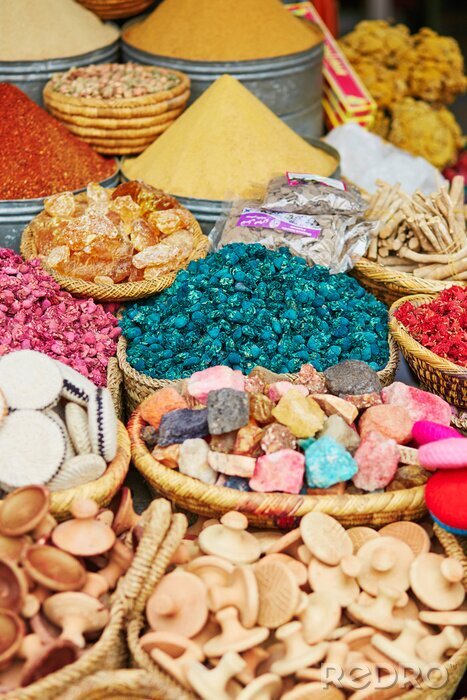 Poster Selectie van kruiden op een traditionele Marokkaanse markt
