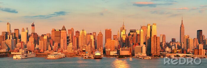 Poster Skyline van de stad bij ondergaande zon