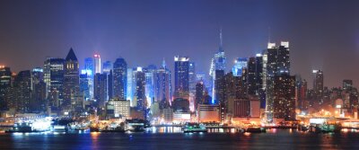 Skyline van de stad met New York verlicht