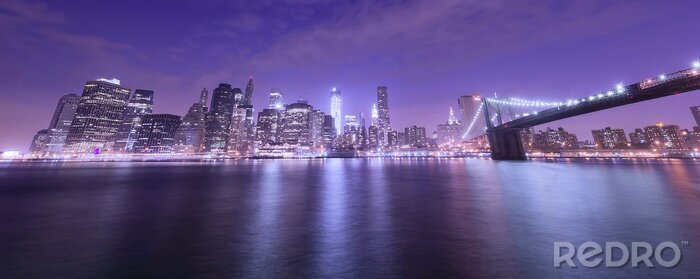 Poster Skyline van Manhattan in paars