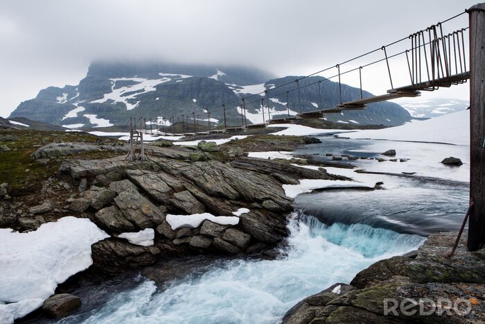 Poster Smalle brug over een waterval