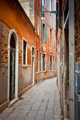 Smalle straat in Venetië
