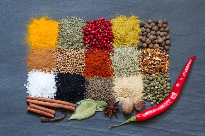 Poster Specerijen en kruiden op zwart marmeren achtergrond