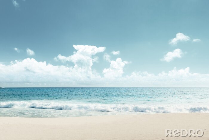 Poster Strand, zee en gezwollen wolken