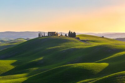 Toscaans landschap met groene heuvels