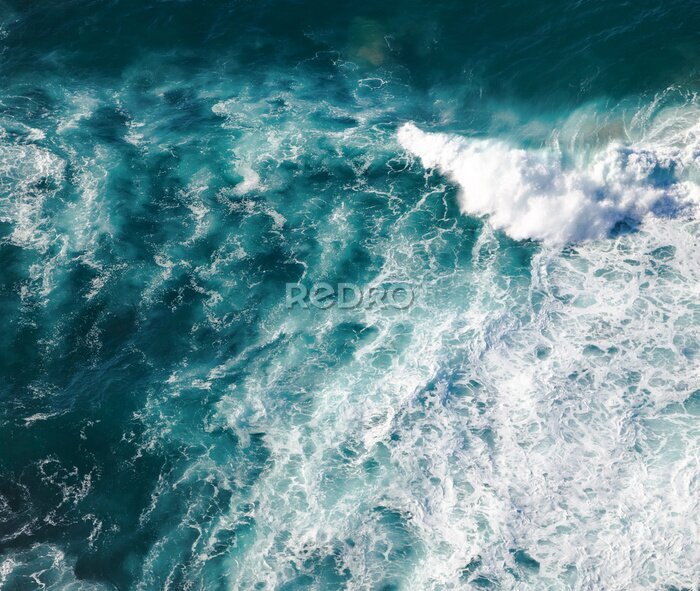 Poster Turkoois zeewater met schuimende golven, beeld van hierboven, abstracte oceaanachtergrond en textuur