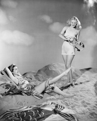 Poster Twee vrouwen op het strand