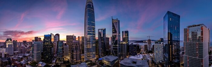Poster Twilight with a pink and blue sunset over San Francisco skyline with Salesforce Tower in the middle and Salesforce park at the bottom