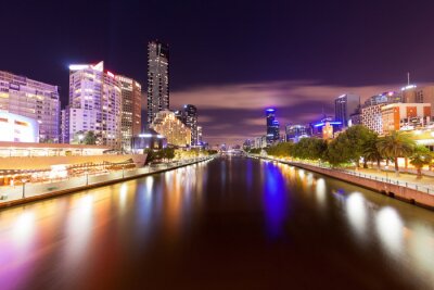 Uitzicht op de rivier Yarra in Melbourne in de nacht