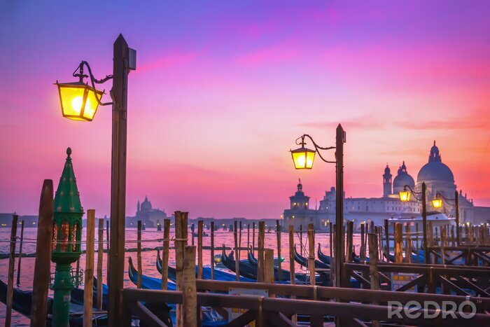 Poster Venetiaanse gonoles verslaan zonsopgang
