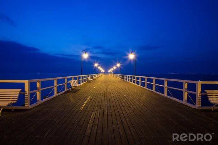 Poster Verlichte pier bij nacht