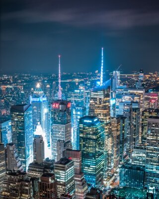 Poster Verlichte wolkenkrabbers van New York in Manhattan