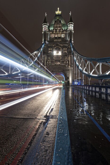 Poster Voertuigverlichting op de Tower Bridge