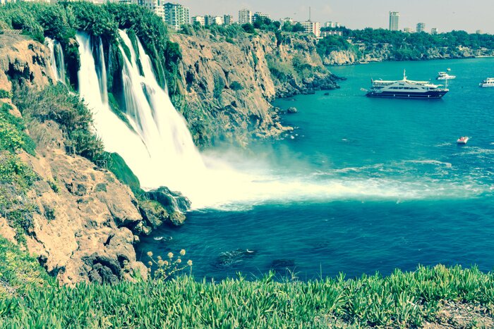 Poster Waterval en boten op het water