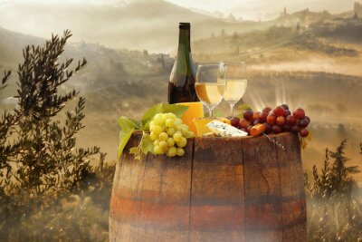 Poster Wijnglazen op een houten vat in Toscane