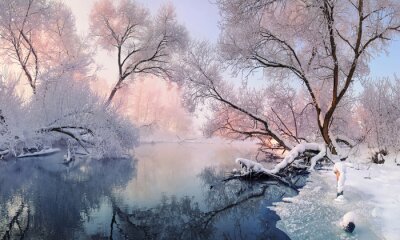 Poster Winter gedeeltelijk bevroren rivier