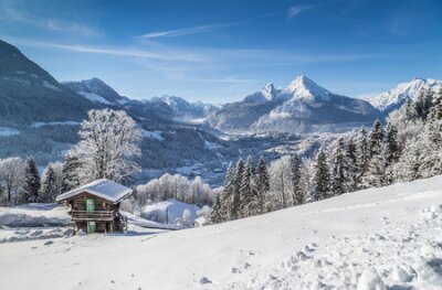 Poster Winters alpenlandschap met besneeuwde bergen en valleien