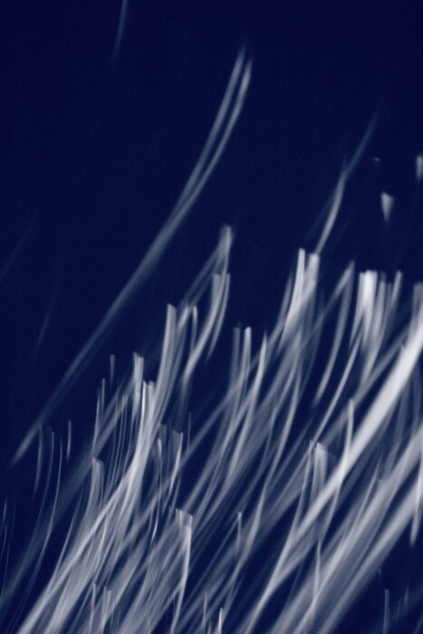 Poster Witte vage lijnen op een marineblauwe achtergrond