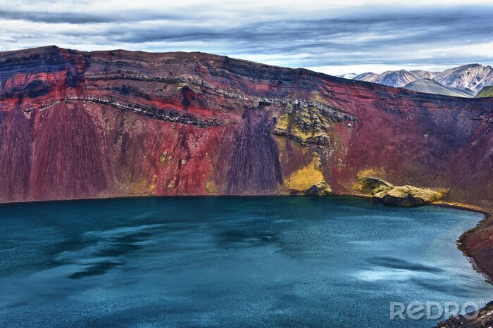 Poster Zeelandschap met een rotsachtige helling