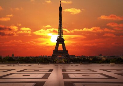 Zicht op de Eiffeltoren bij zonsondergang