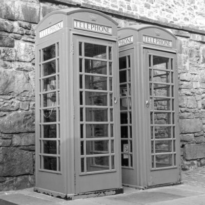 Zwart-witte telefooncellen in Londen