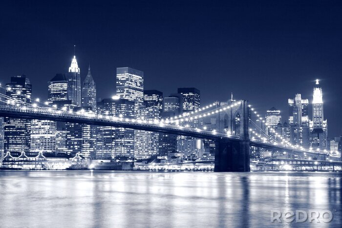 Sticker Brooklyn Bridge en Manhattan skyline in de nacht, New York City