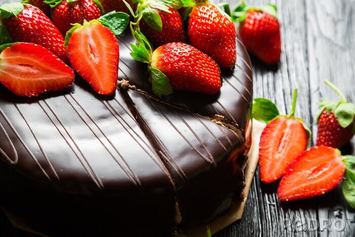 Sticker Chocolade cake met verse aardbeien