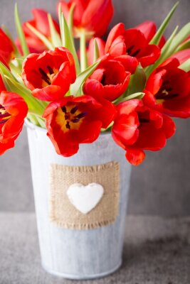 Sticker Close-up van tulpen in een emmer