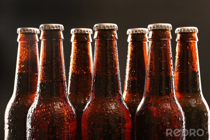 Sticker Donker gekoelde bierflesjes