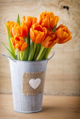 Sticker Donkergele tulpen in een emmer